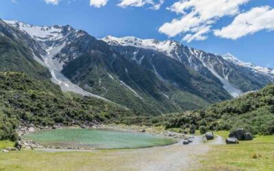 Wisata Danau Rotomairewhenua di Pegunungan Nelson Lakes National Park South Island Selandia Baru