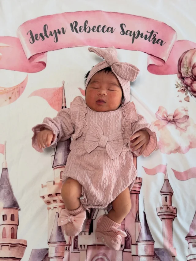 Still in awe of God’s overflowing goodness, our family has been blessed with one more precious soul, and today we get to say, we have a daughter. Grateful beyond words for this beautiful gift 💝 #newzealand #selandiabaru #grateful #blessing #blessed #babygirl #babyboy #mommysgirl #daddysgirl